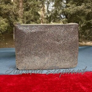 Makeup Bag with over 7 makeup goodies inside